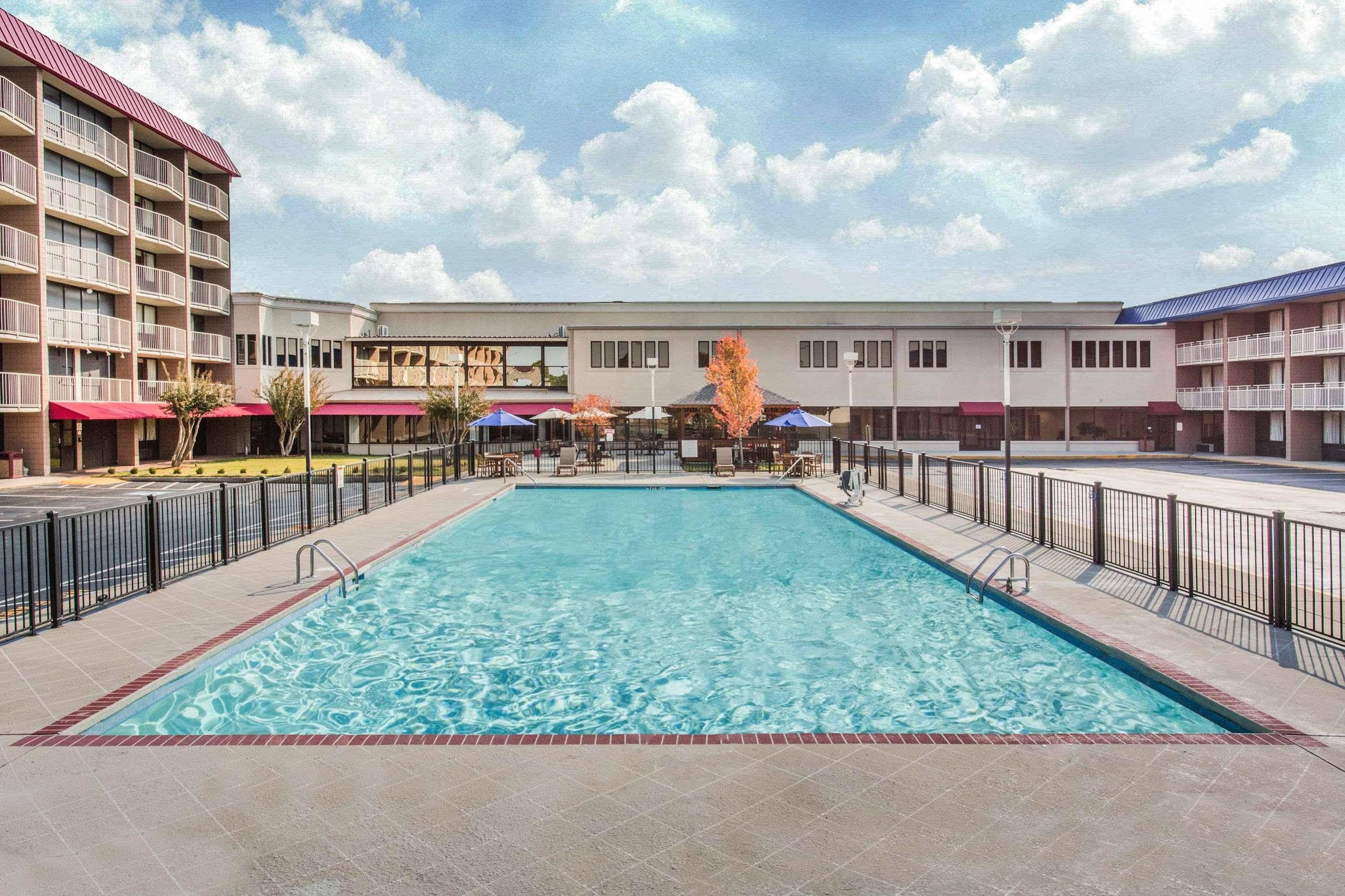 Baymont By Wyndham Fayetteville Fort Bragg Area Esterno foto