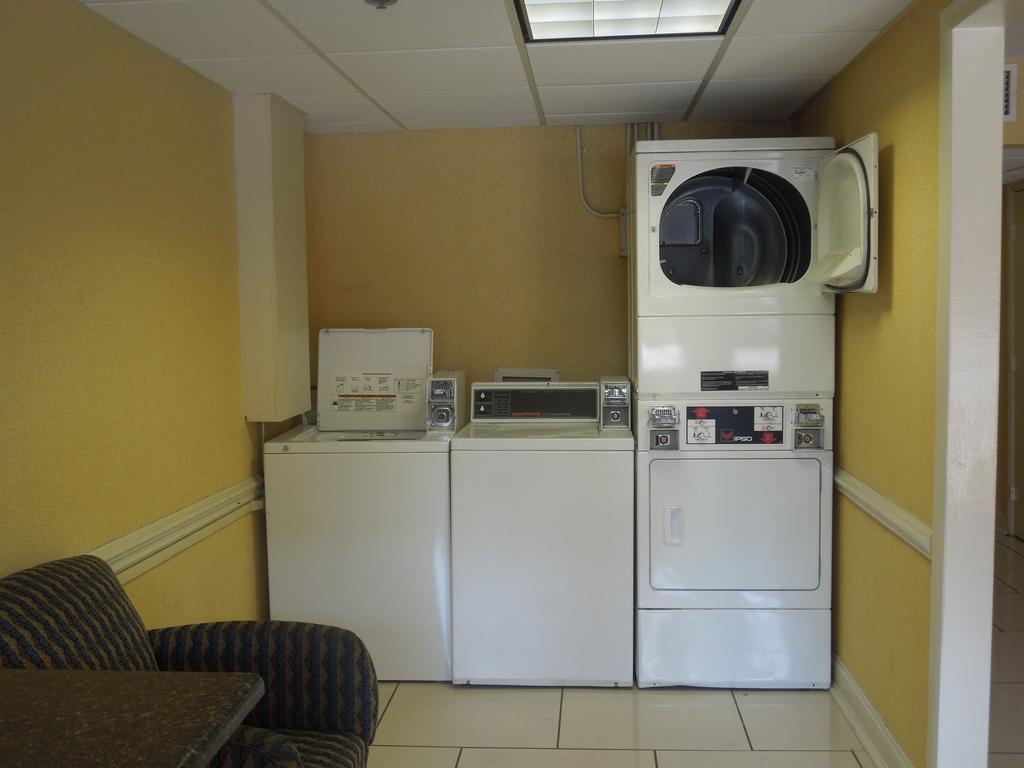 Baymont By Wyndham Fayetteville Fort Bragg Area Esterno foto