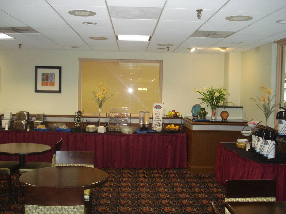 Baymont By Wyndham Fayetteville Fort Bragg Area Esterno foto