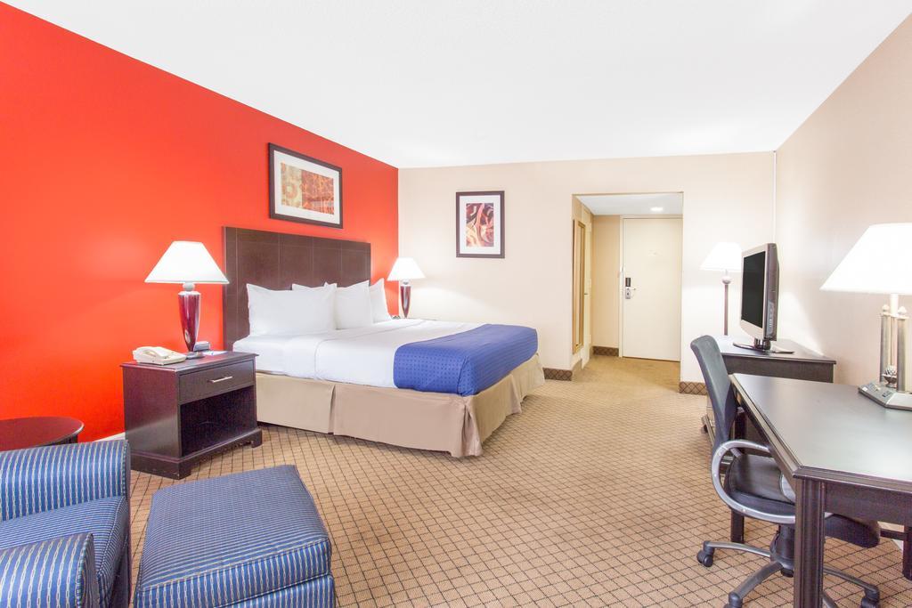 Baymont By Wyndham Fayetteville Fort Bragg Area Esterno foto