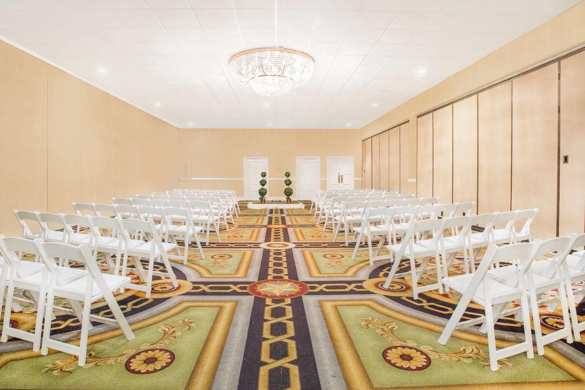 Baymont By Wyndham Fayetteville Fort Bragg Area Esterno foto