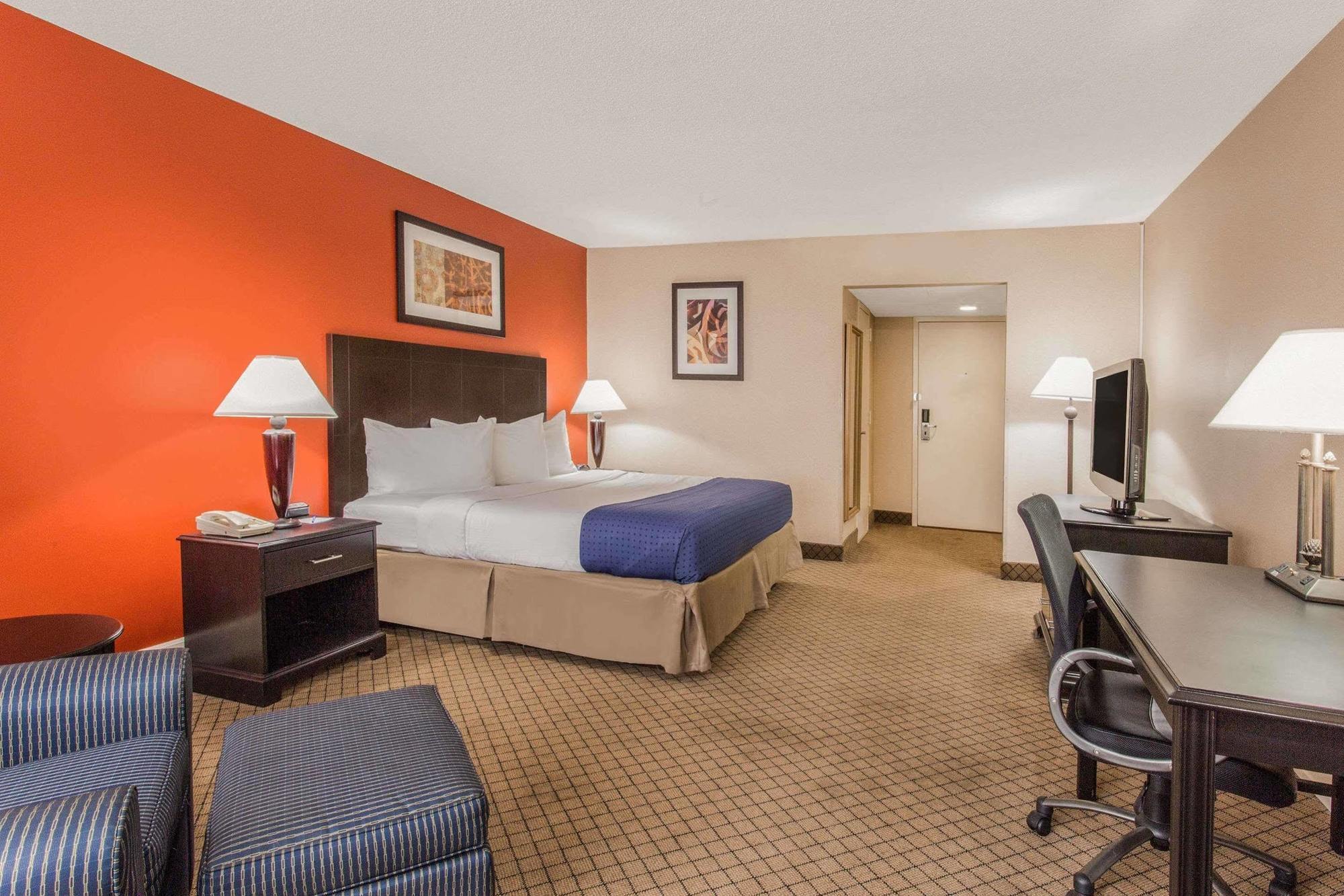 Baymont By Wyndham Fayetteville Fort Bragg Area Esterno foto
