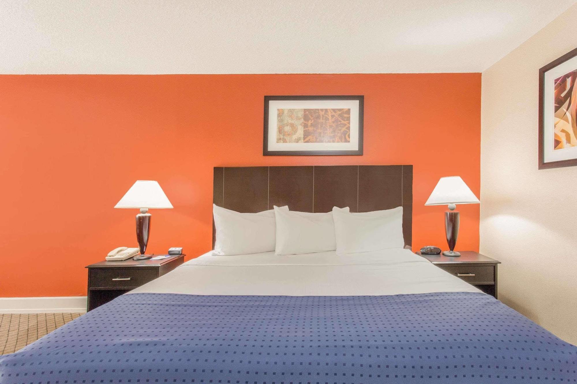 Baymont By Wyndham Fayetteville Fort Bragg Area Esterno foto