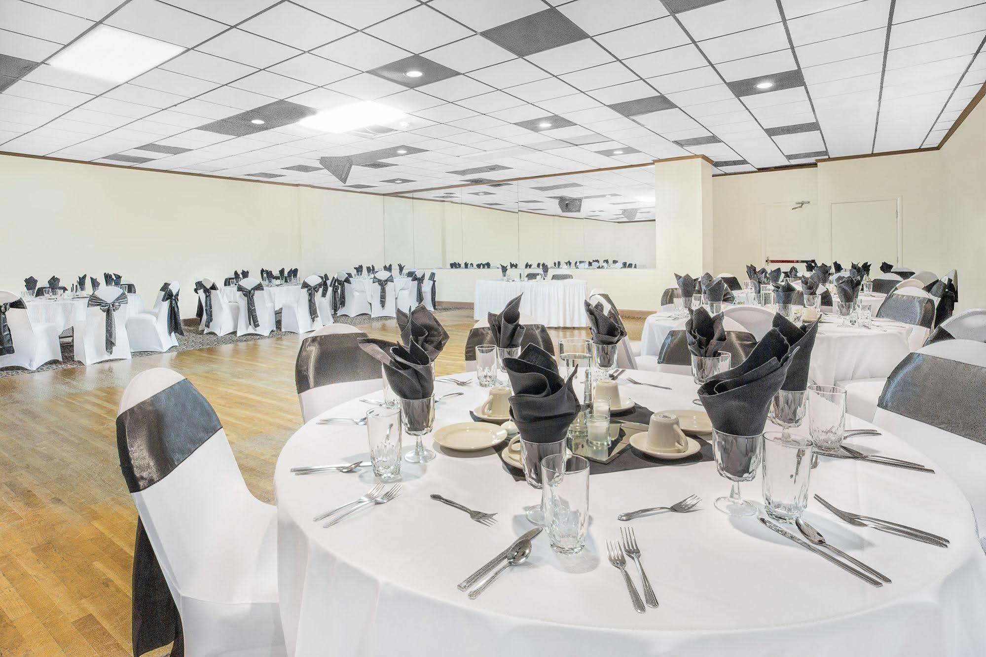 Baymont By Wyndham Fayetteville Fort Bragg Area Esterno foto