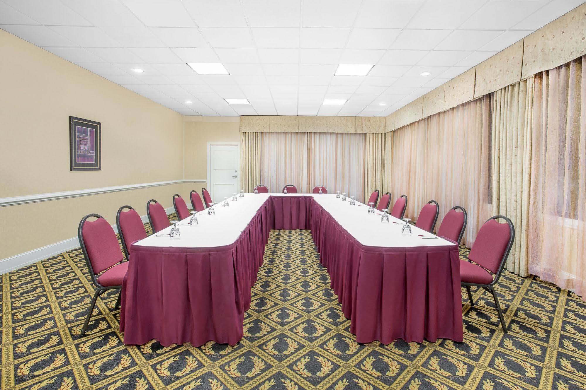 Baymont By Wyndham Fayetteville Fort Bragg Area Esterno foto