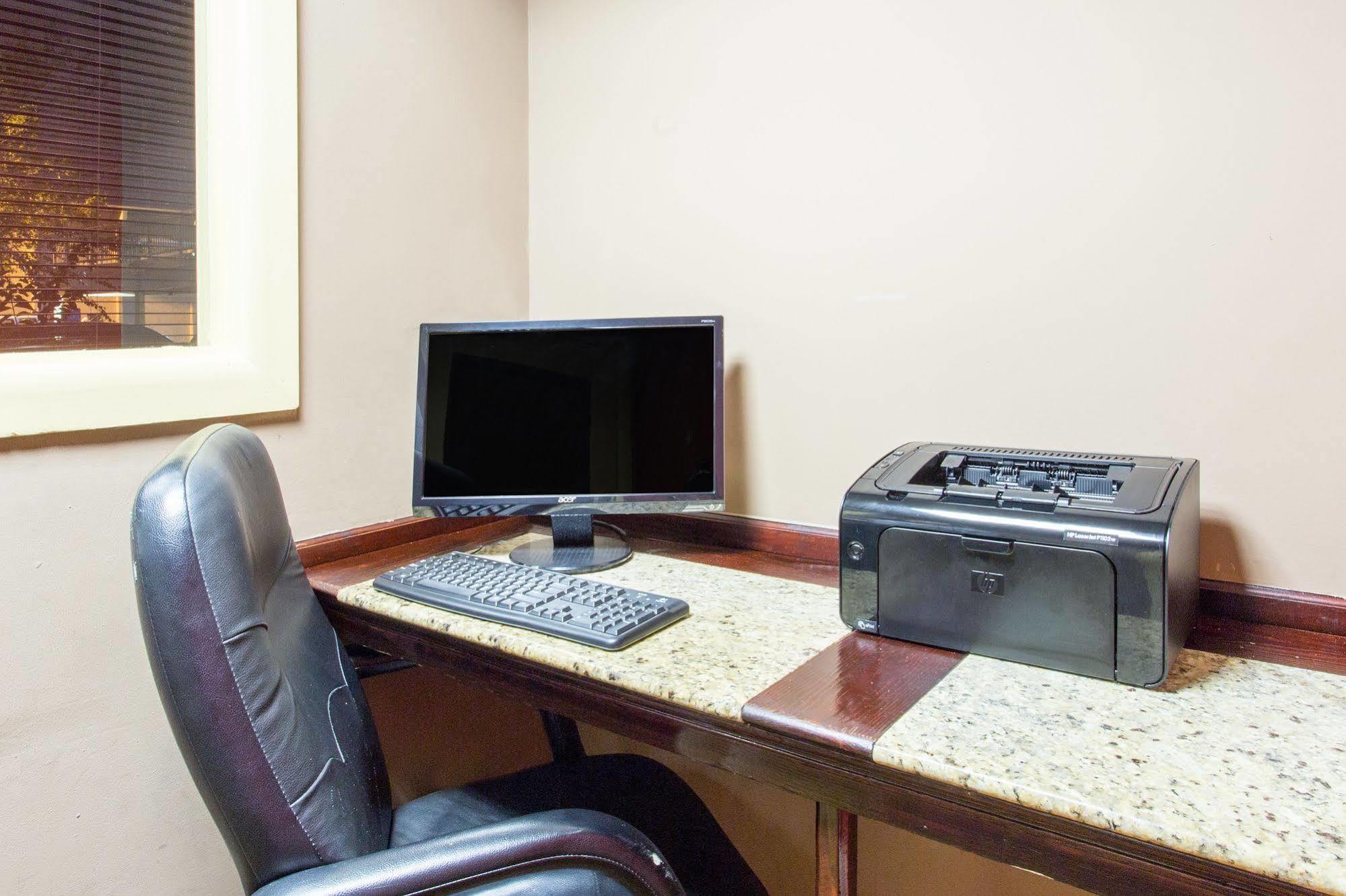 Baymont By Wyndham Fayetteville Fort Bragg Area Esterno foto