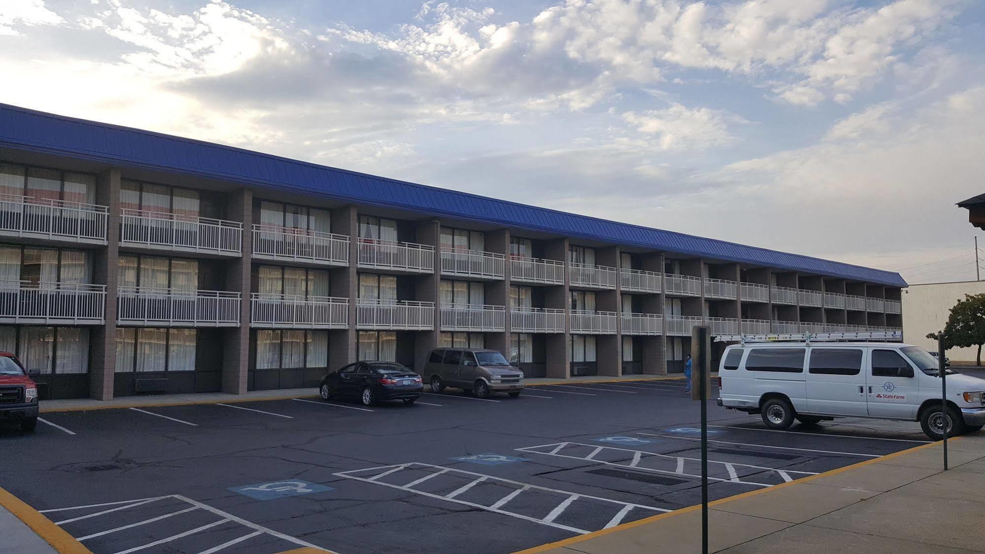 Baymont By Wyndham Fayetteville Fort Bragg Area Esterno foto