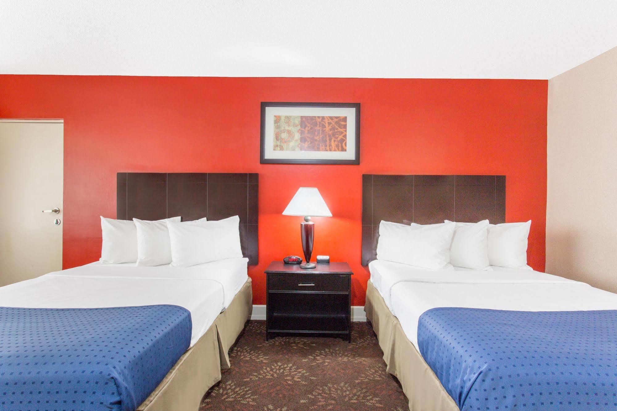 Baymont By Wyndham Fayetteville Fort Bragg Area Esterno foto